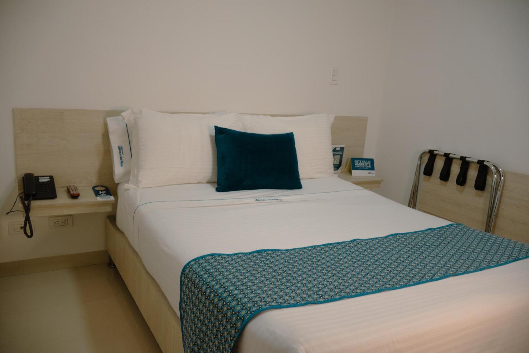 Laureles Plaza Hotel 4*