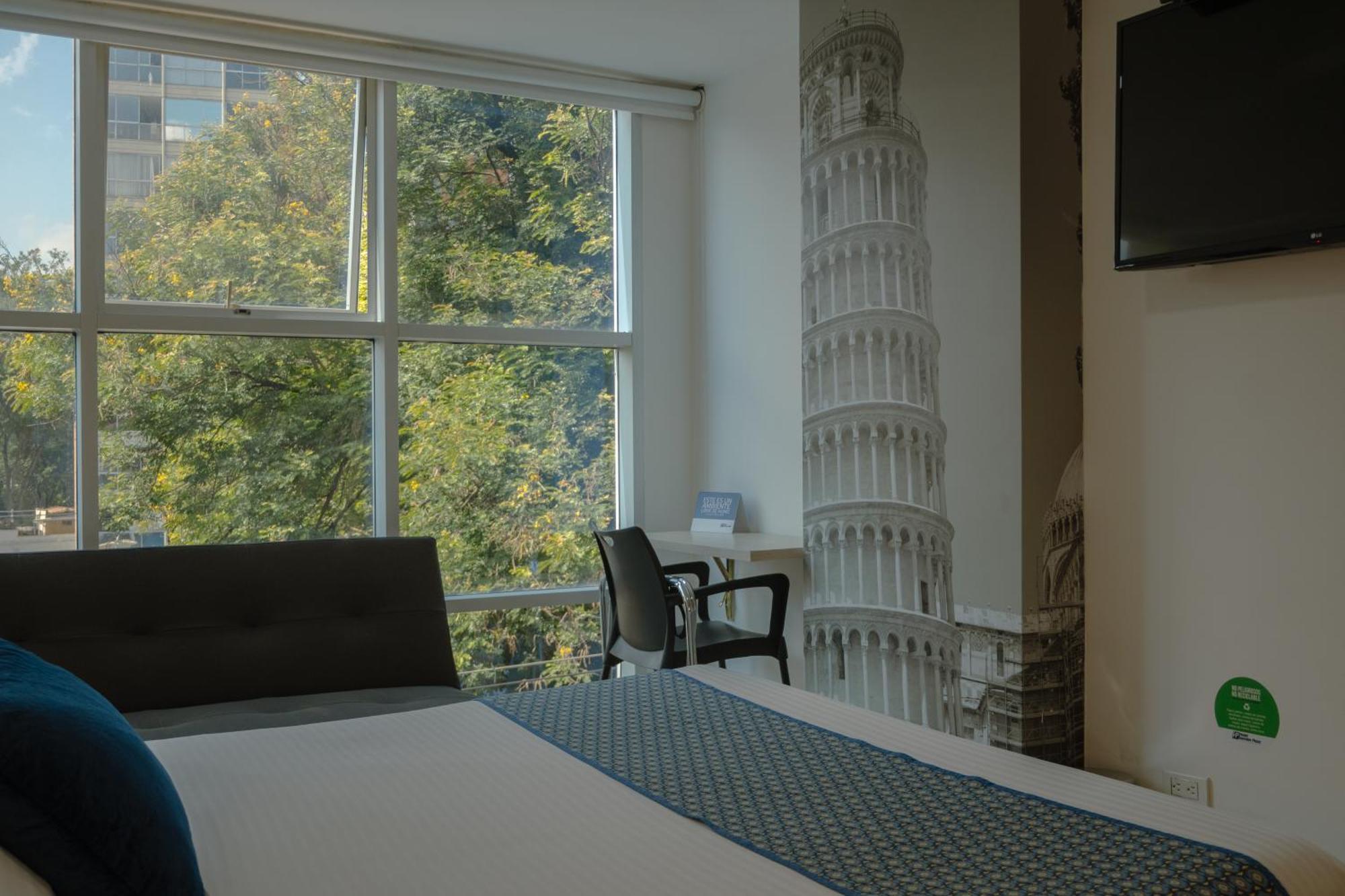 Hotel Laureles Plaza 4*