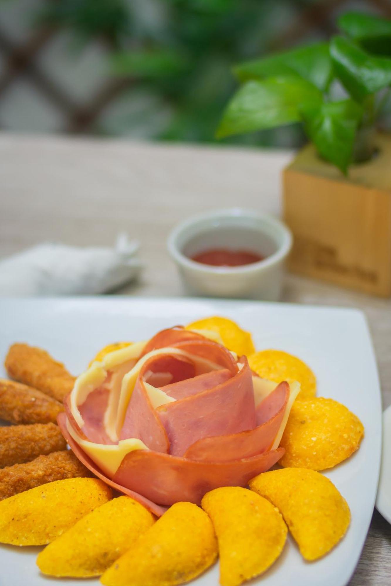 Laureles Plaza 酒店 4*